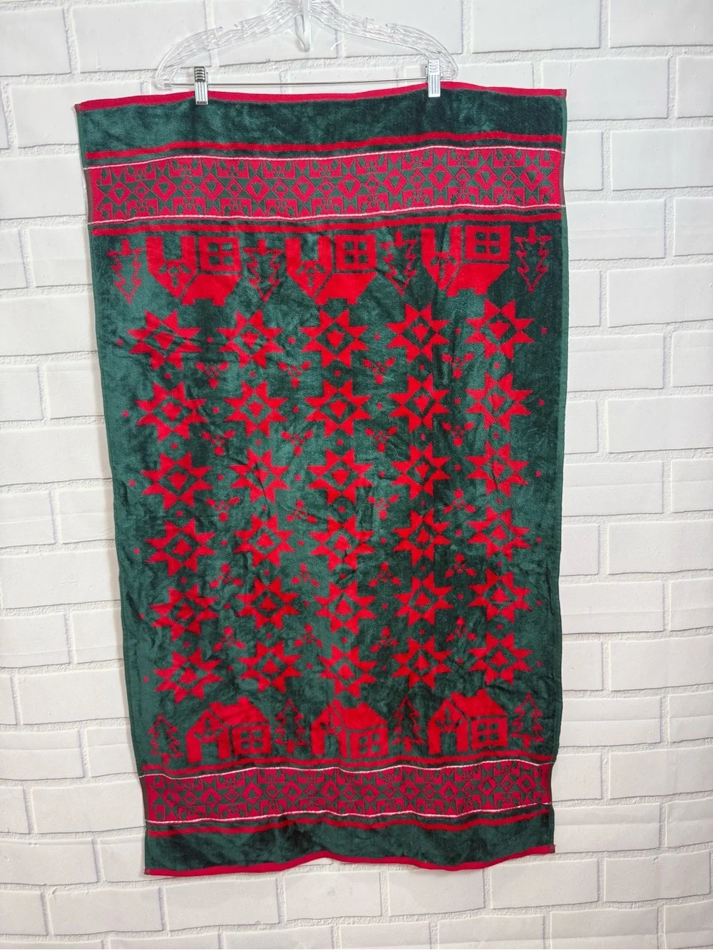 Christmas Holiday Towel Green Red Cottage Stars Holly Soft 23x28 Farmhouse Decor